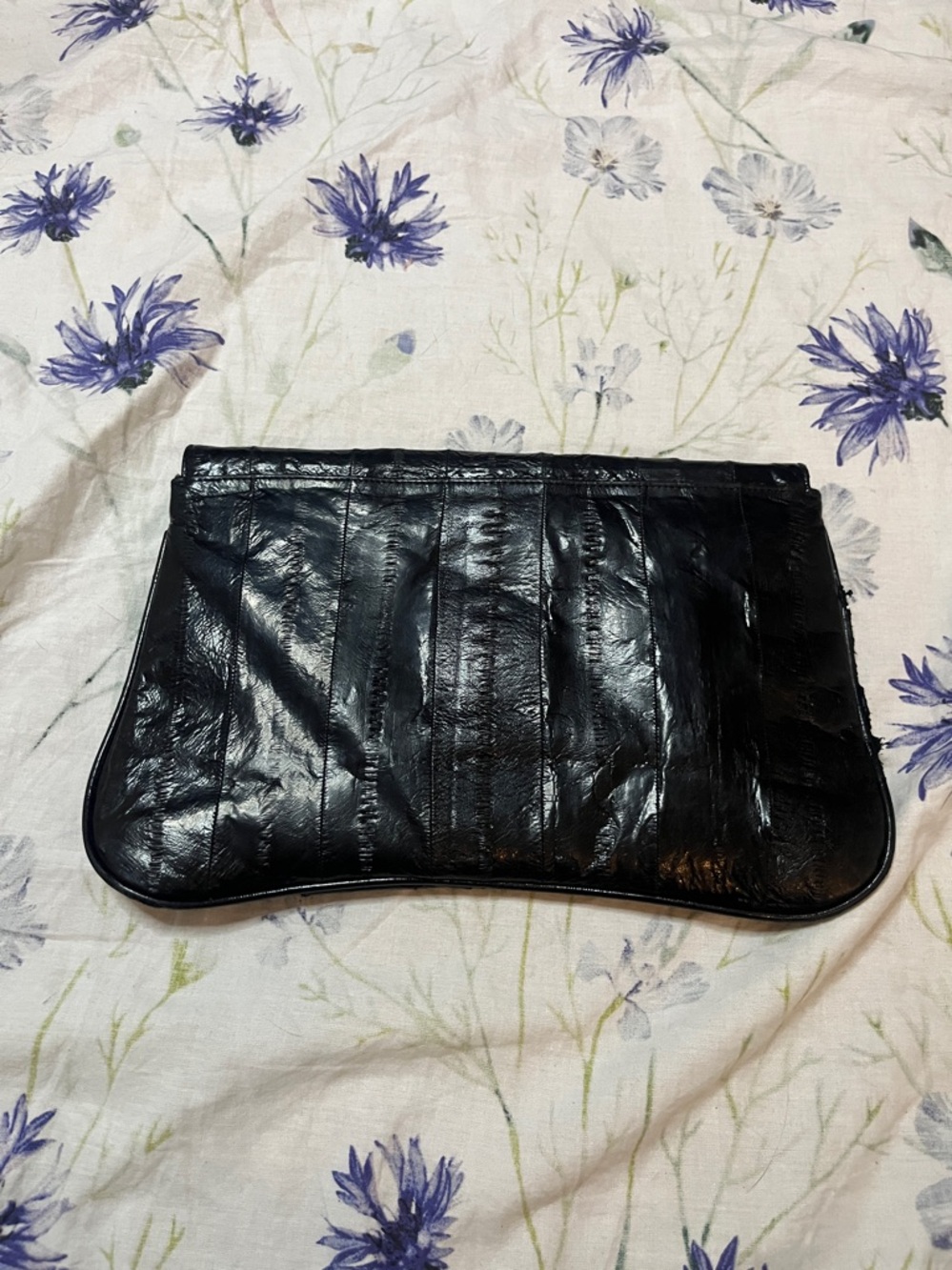 Black Scalloped-Edge eel skin Clutch - Picture 5 of 5